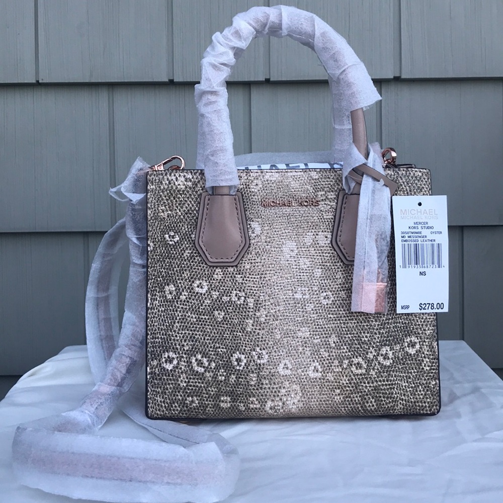 Michael Kors leather Mercer Messenger Bag!!!